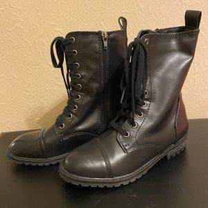 Universal Thread lace up boots